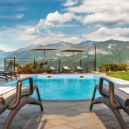 Villa Sleeps 8 Pool Air Con Wifi *